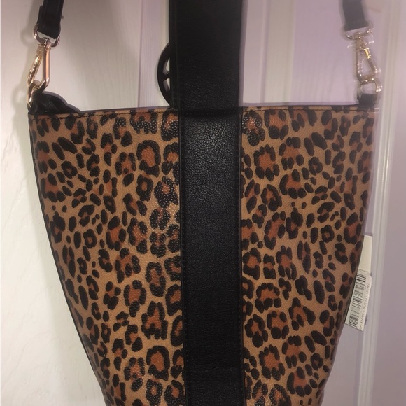 Sole/Society LEOPARD Print Purse. - Picture 6 of 11
